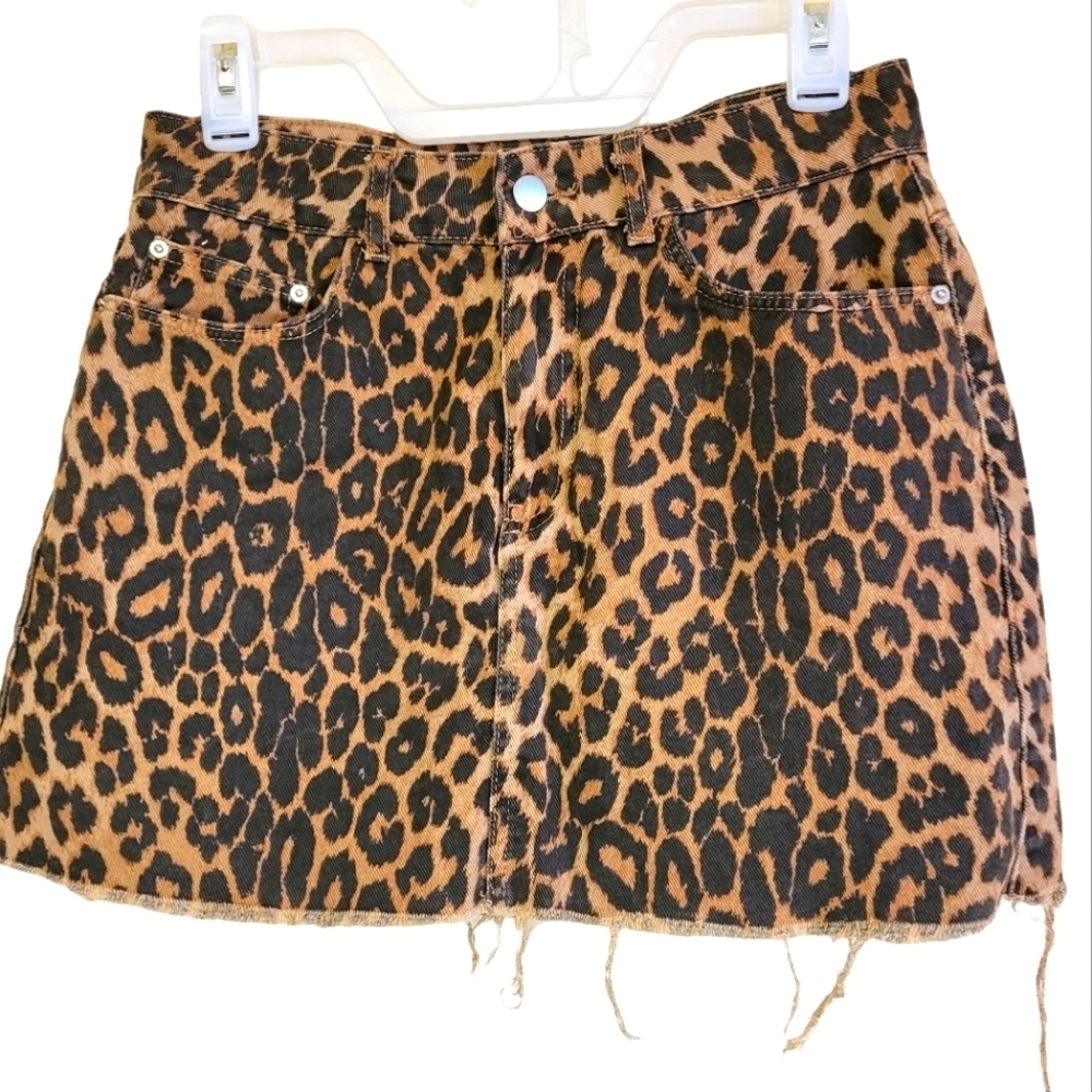 Zara trf Leopard Print Raw Hem Mini Skirt Size Medium